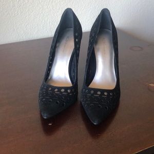 Like new women’s BCBG pump